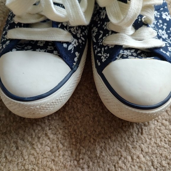 Sneakers - Picture 2 of 5